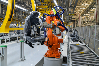 走進(jìn)賽力斯兩江智慧工廠 AITO問界M5制造基地，見證高度自動(dòng)化產(chǎn)線與工業(yè)潤滑油的精密協(xié)同